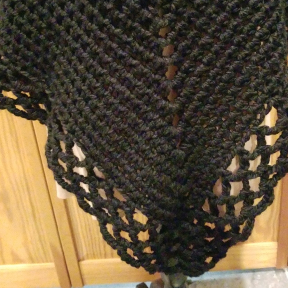 Handmade black soft poncho - Picture 5 of 5